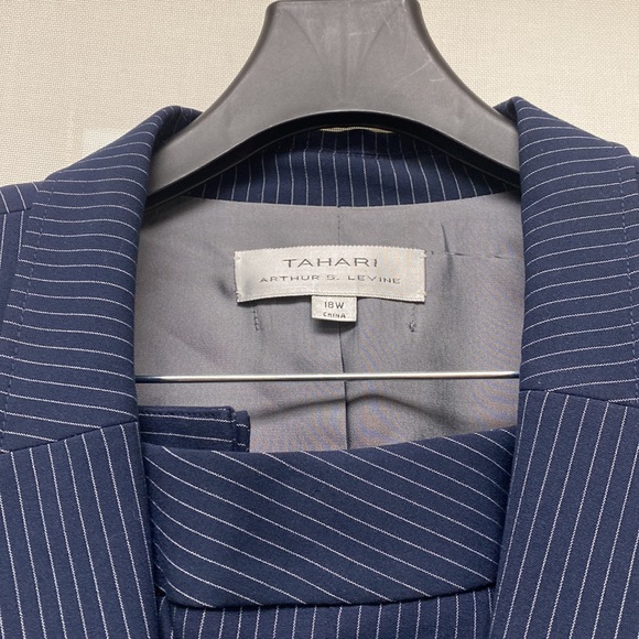 Tahari plus size NAVY & WHITE stripe pant suits - Picture 7 of 10